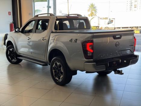 NISSAN Frontier 2.3 16V PLATINUM CABINE DUPLA 4X4 BI-TURBO DIESEL AUTOM�TICO, Foto 3