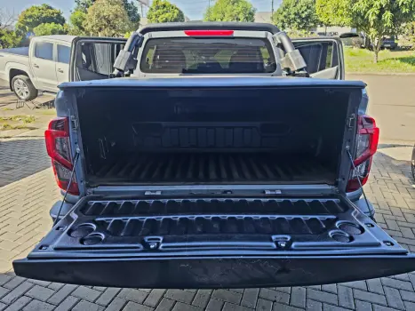 NISSAN Frontier 2.3 16V PRO4X CABINE DUPLA 4X4 BI-TURBO DIESEL AUTOM�TICO, Foto 3