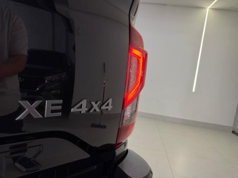 NISSAN Frontier 2.3 16V XE 4X4 CABINE DUPLA BI-TURBO DIESEL AUTOM�TICO, Foto 14