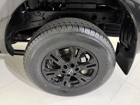 NISSAN Frontier 2.3 16V XE 4X4 CABINE DUPLA BI-TURBO DIESEL AUTOM�TICO, Foto 17
