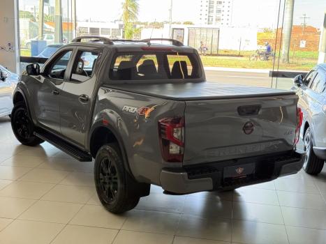NISSAN Frontier 2.3 16V PRO4X CABINE DUPLA 4X4 BI-TURBO DIESEL AUTOM�TICO, Foto 5