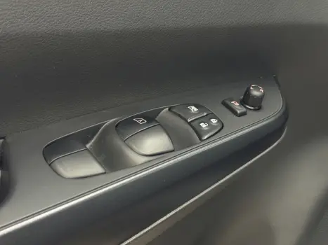 NISSAN Frontier 2.3 16V PRO4X CABINE DUPLA 4X4 BI-TURBO DIESEL AUTOM�TICO, Foto 16