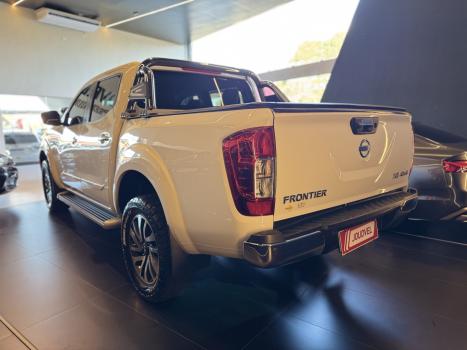 NISSAN Frontier 2.3 16V XE 4X4 CABINE DUPLA BI-TURBO DIESEL AUTOM�TICO, Foto 3