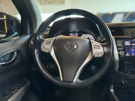 NISSAN Frontier 2.3 16V XE 4X4 CABINE DUPLA BI-TURBO DIESEL AUTOM�TICO, Foto 9