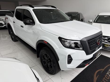 NISSAN Frontier 2.3 16V PRO4X CABINE DUPLA 4X4 BI-TURBO DIESEL AUTOM�TICO, Foto 3