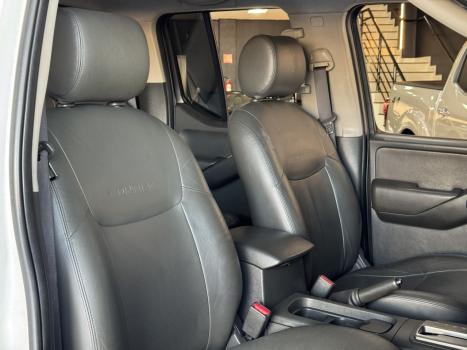 NISSAN Frontier 2.5 SL 4X4 TURBO DIESEL CABINE DUPLA AUTOM�TICO, Foto 25