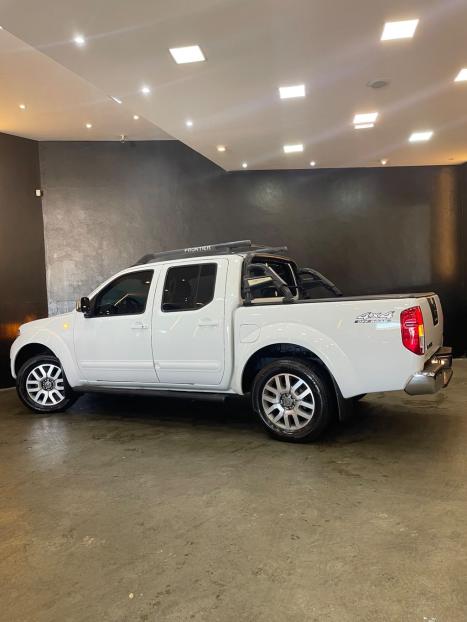 NISSAN Frontier 2.5 SL 4X4 TURBO DIESEL CABINE DUPLA AUTOM�TICO, Foto 3
