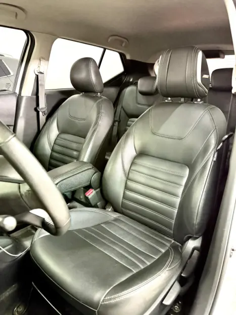 NISSAN Kicks 1.6 16V 4P FLEXSTART EXCLUSIVE XTRONIC AUTOMÁTICO CVT, Foto 13 NISSAN Kicks 1.6 16V 4P FLEXSTART EXCLUSIVE XTRONIC AUTOMÁTICO CVT, Foto 13