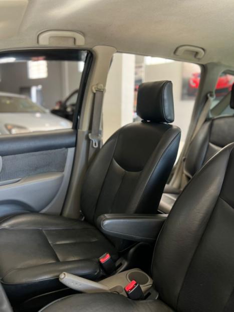 NISSAN Livina 1.6 16V 4P FLEX, Foto 6