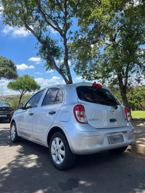 NISSAN March 1.0 16V 4P FLEX, Foto 4