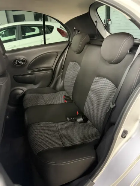 NISSAN March 1.0 16V 4P SV FLEX, Foto 10