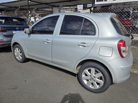 NISSAN March 1.6 16V 4P S FLEX, Foto 2