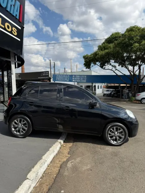 NISSAN March 1.6 16V 4P S FLEX, Foto 4