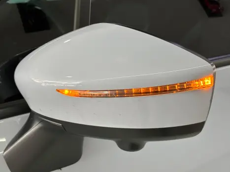 NISSAN Versa Sedan 1.6 16V 4P FLEX EXCLUSIVE XTRONIC AUTOMTICO CVT, Foto 4