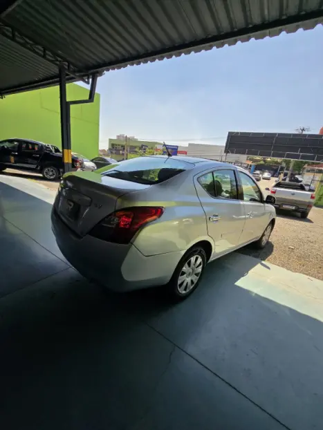 NISSAN Versa Sedan 1.6 16V 4P FLEX SV, Foto 2