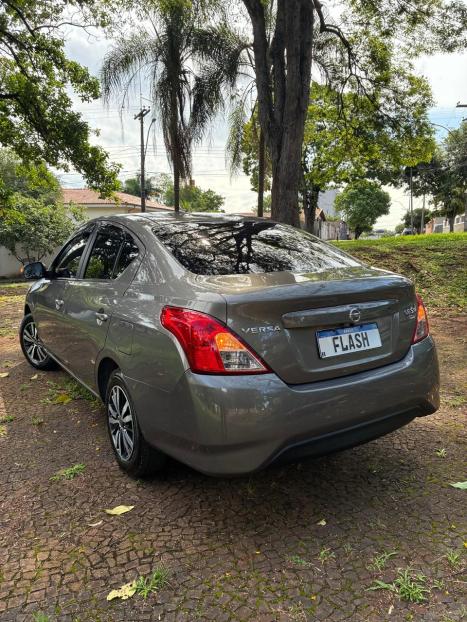NISSAN Versa Sedan 1.6 16V 4P SV FLEX XTRONIC AUTOMÁTICO CVT, Foto 11