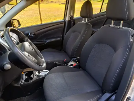 NISSAN Versa Sedan , Foto 11