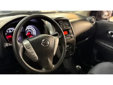 NISSAN Versa Sedan , Foto 26