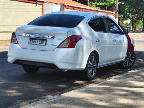 NISSAN Versa Sedan , Foto 8