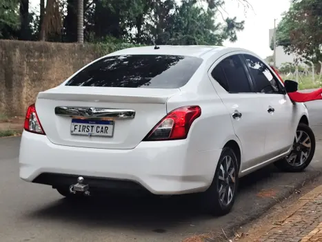NISSAN Versa Sedan , Foto 13