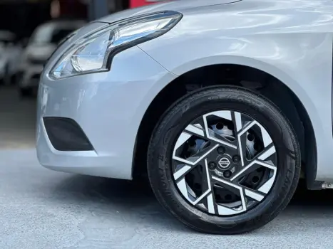 NISSAN Versa Sedan , Foto 2