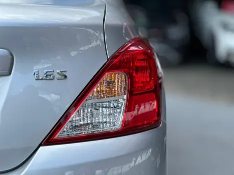 NISSAN Versa Sedan , Foto 8