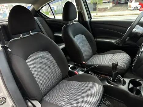 NISSAN Versa Sedan , Foto 13