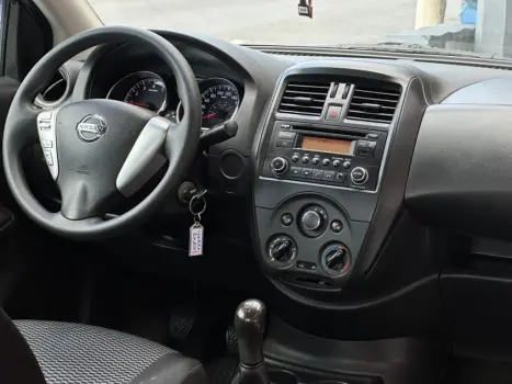 NISSAN Versa Sedan , Foto 14