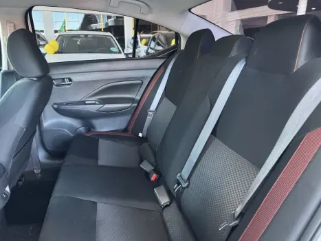 NISSAN Versa Sedan , Foto 10