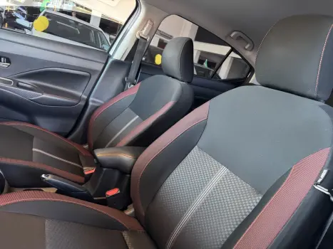 NISSAN Versa Sedan , Foto 15