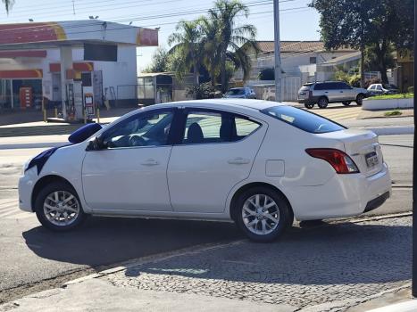 NISSAN Versa Sedan , Foto 5