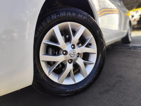 NISSAN Versa Sedan , Foto 9