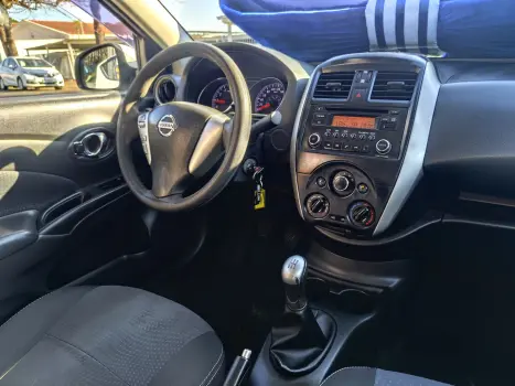 NISSAN Versa Sedan , Foto 20