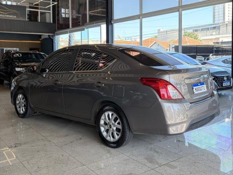 NISSAN Versa Sedan , Foto 7