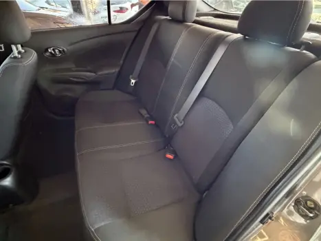 NISSAN Versa Sedan , Foto 9