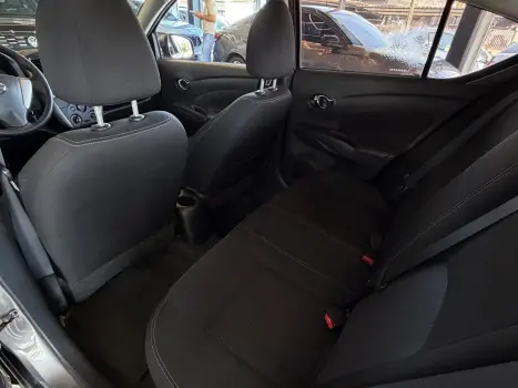 NISSAN Versa Sedan , Foto 10