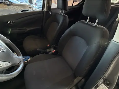 NISSAN Versa Sedan , Foto 15
