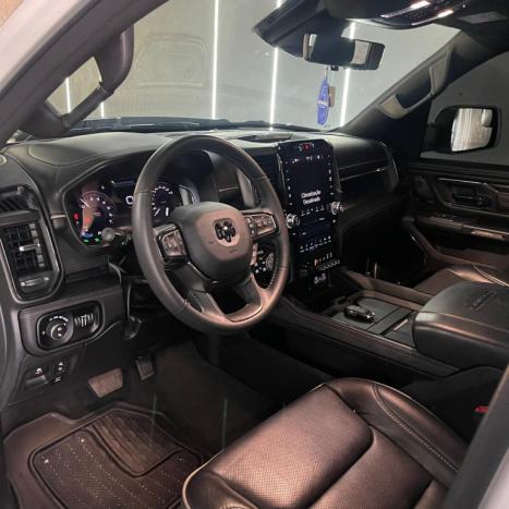 RAM 1500 5.7 V8 LIMITED NIGHT EDITION CABINE DUPLA 4X4 AUTOMTICO, Foto 9