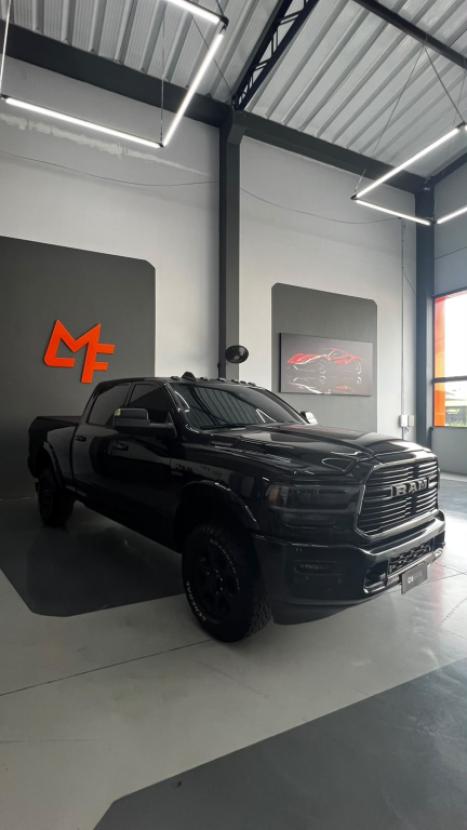 RAM 2500 6.7 I6 24V SLT CABINE DUPLA TURBO DIESEL NIGHT EDITION 4X4 AUTOMÁTICO, Foto 3