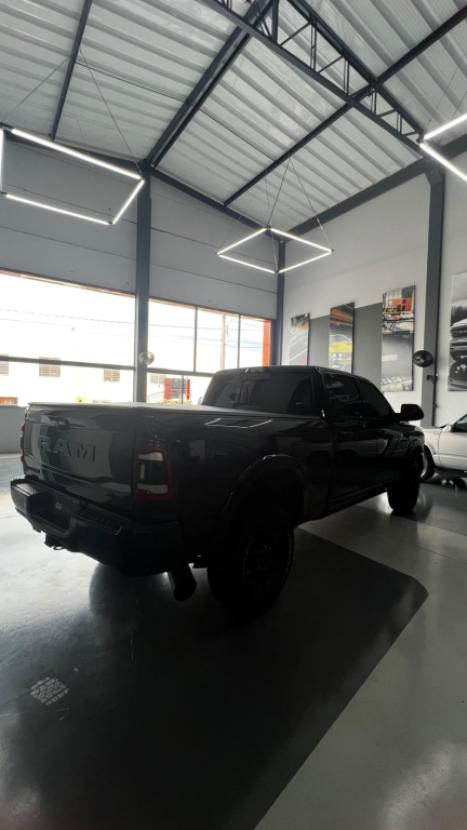 RAM 2500 6.7 I6 24V SLT CABINE DUPLA TURBO DIESEL NIGHT EDITION 4X4 AUTOMÁTICO, Foto 4