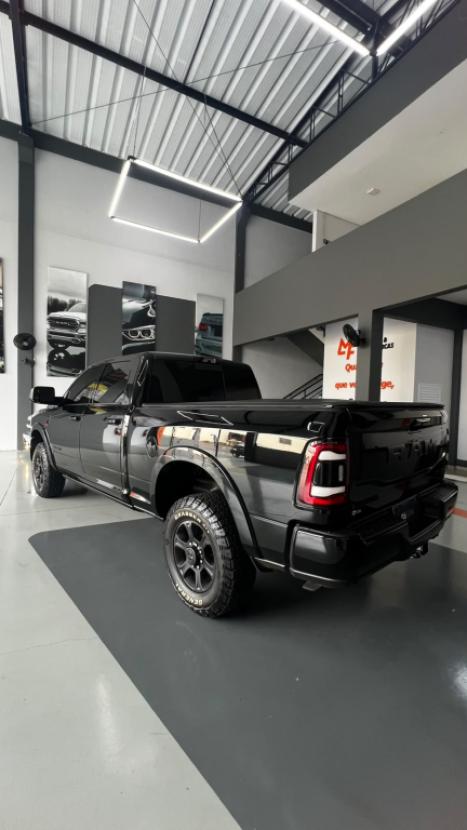 RAM 2500 6.7 I6 24V SLT CABINE DUPLA TURBO DIESEL NIGHT EDITION 4X4 AUTOMÁTICO, Foto 6