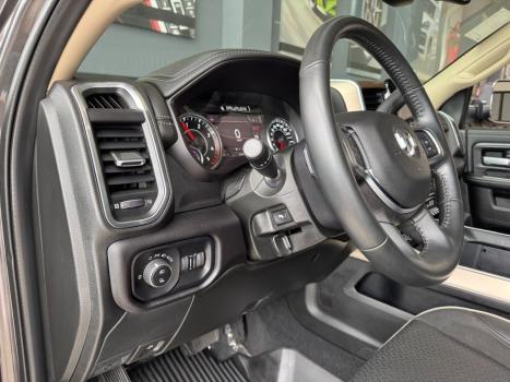 RAM 3500 6.7 I6 LIMITED LARAMIE CABINE DUPLA TURBO DIESEL AUTOM�TICO, Foto 21