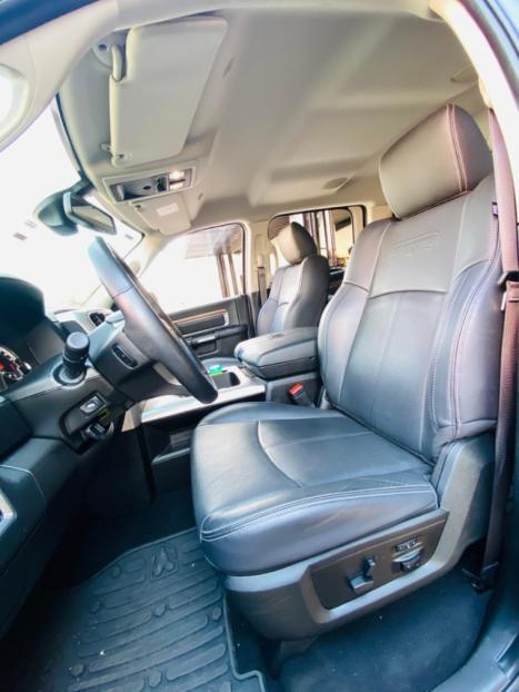 RAM Classic 5.7 V8 32V 4P HEMI LARAMIE NIGHT EDITION AUTOMTICO, Foto 13