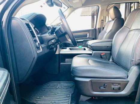 RAM Classic 5.7 V8 32V 4P HEMI LARAMIE NIGHT EDITION AUTOMTICO, Foto 15