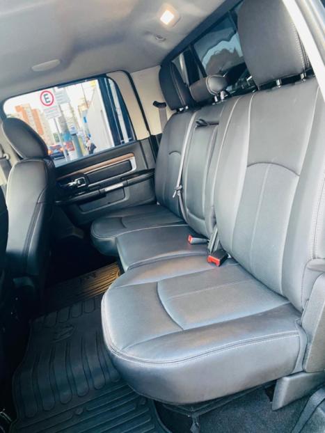 RAM Classic 5.7 V8 32V 4P HEMI LARAMIE NIGHT EDITION AUTOMÁTICO, Foto 15 RAM Classic 5.7 V8 32V 4P HEMI LARAMIE NIGHT EDITION AUTOMÁTICO, Foto 15