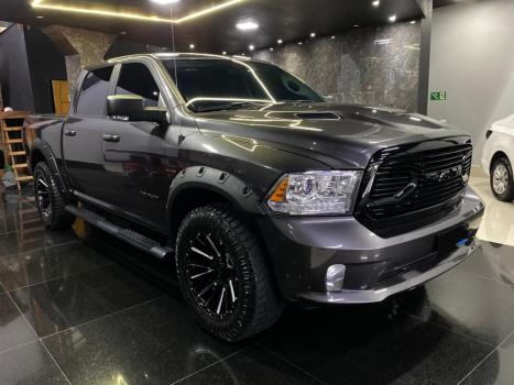 RAM Classic 5.7 V8 32V 4P HEMI LARAMIE NIGHT EDITION AUTOMTICO, Foto 2