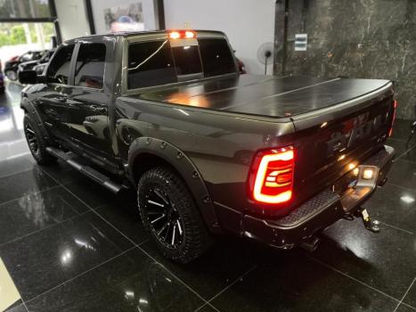 RAM Classic 5.7 V8 32V 4P HEMI LARAMIE NIGHT EDITION AUTOMTICO, Foto 9