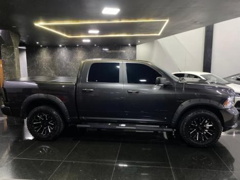 RAM Classic 5.7 V8 32V 4P HEMI LARAMIE NIGHT EDITION AUTOMTICO, Foto 12