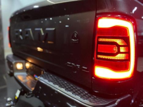 RAM Classic 5.7 V8 32V 4P HEMI LARAMIE NIGHT EDITION AUTOMTICO, Foto 13
