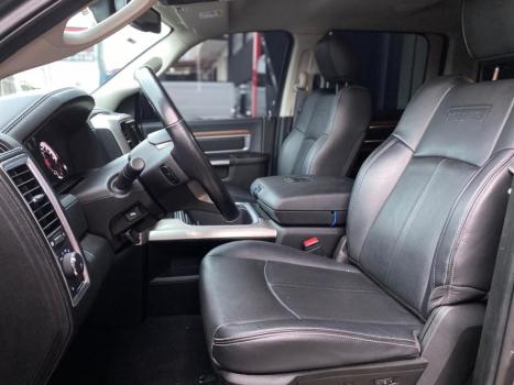 RAM Classic 5.7 V8 32V 4P HEMI LARAMIE NIGHT EDITION AUTOMTICO, Foto 19